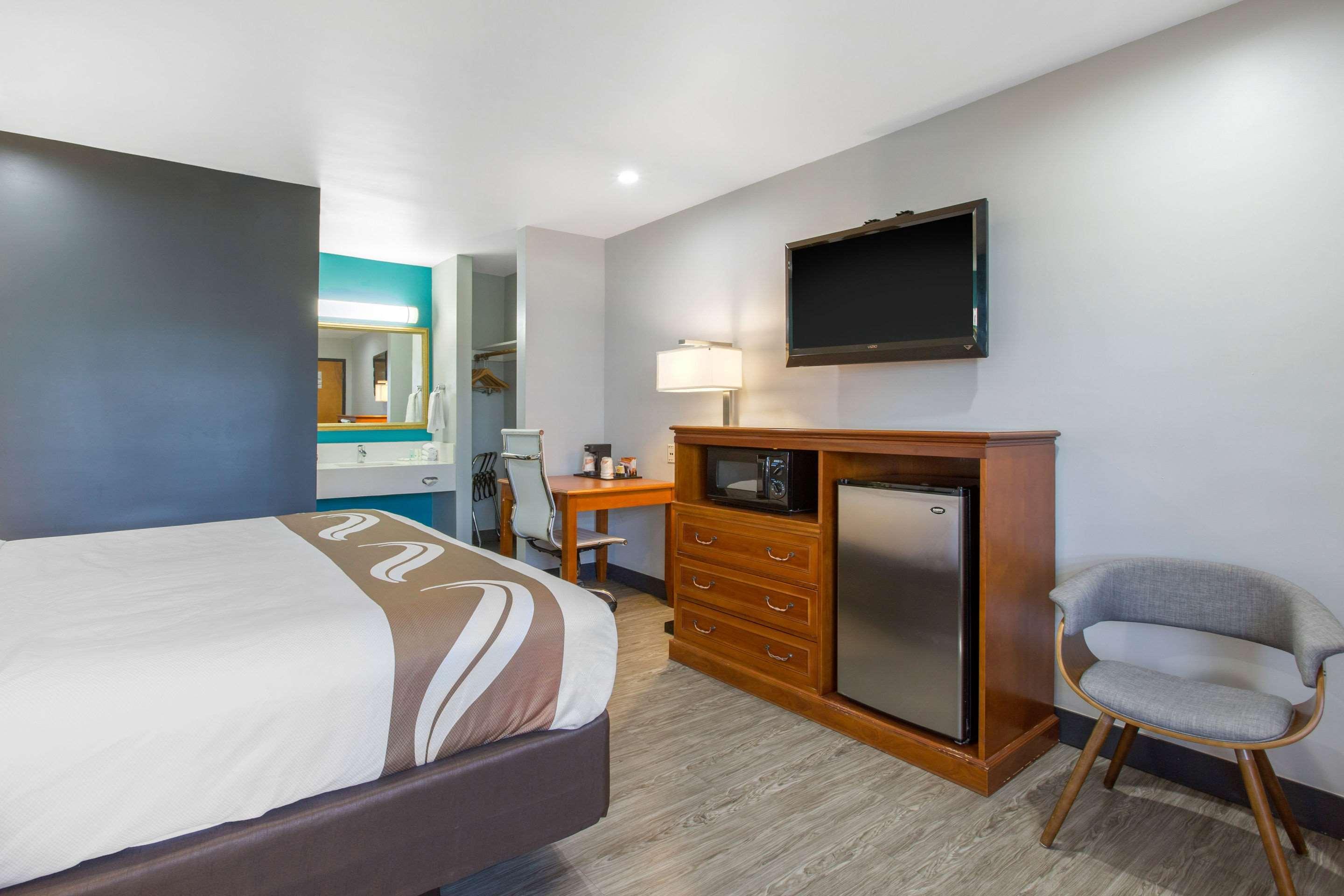 Inn Quality Near Hollywood Walk Of Fame