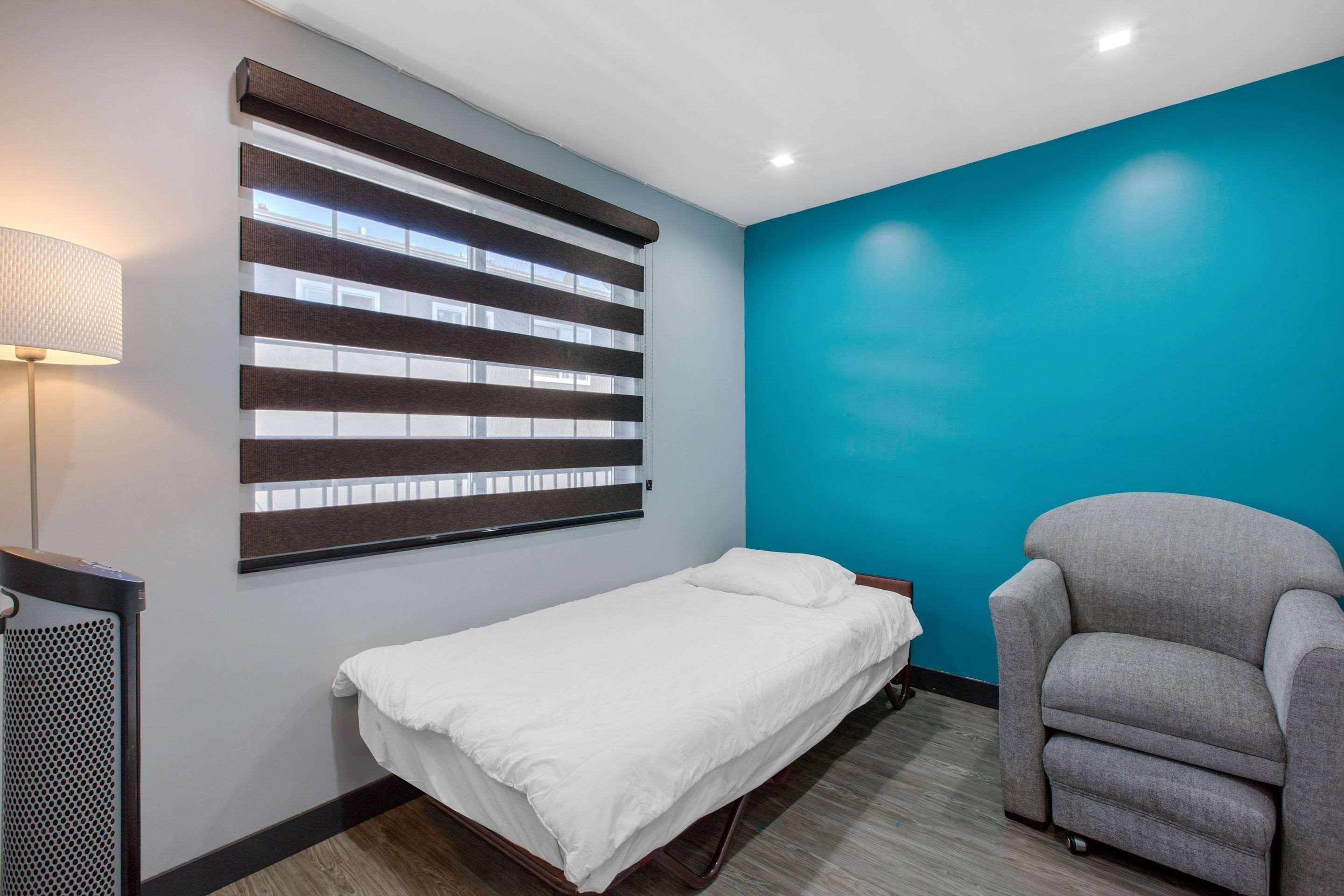 Inn Quality Near Hollywood Walk Of Fame