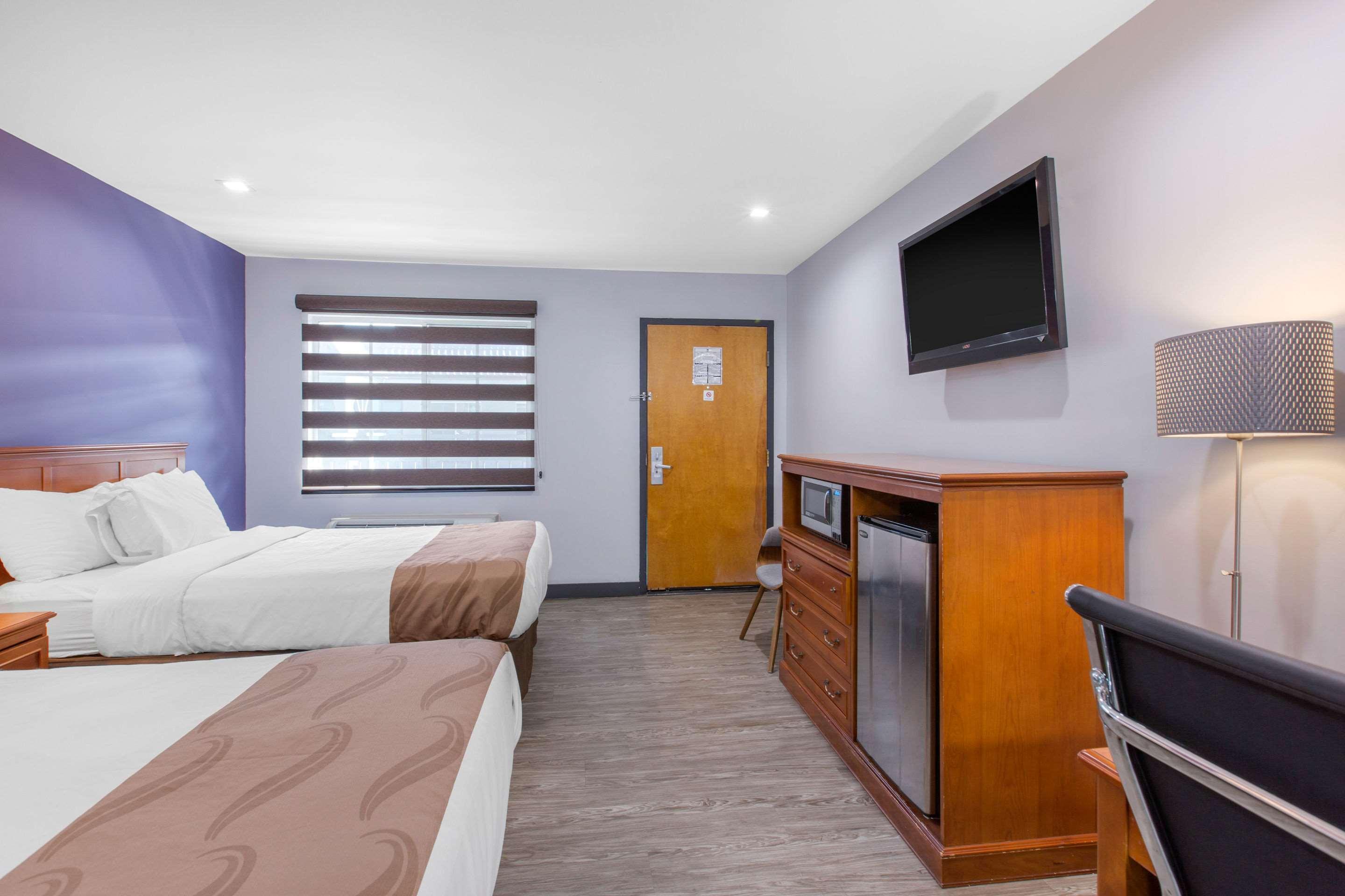 Inn Quality Near Hollywood Walk Of Fame