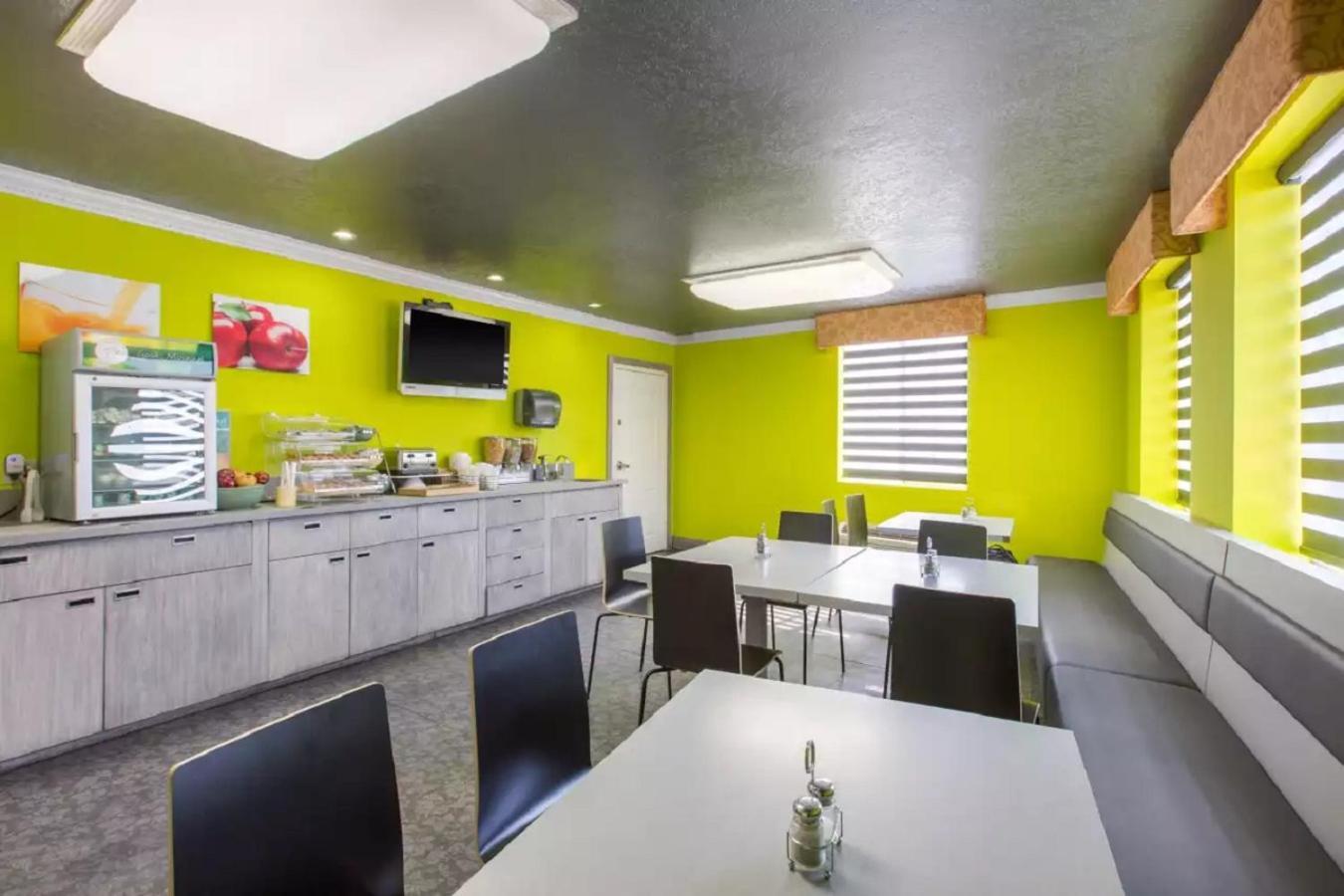 Inn Quality Near Hollywood Walk Of Fame 2*