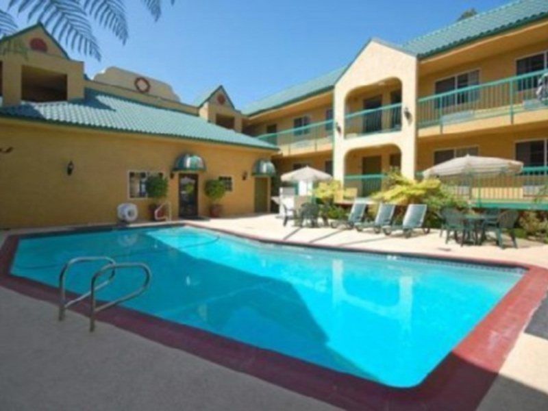 Inn Quality Near Hollywood Walk Of Fame 2*