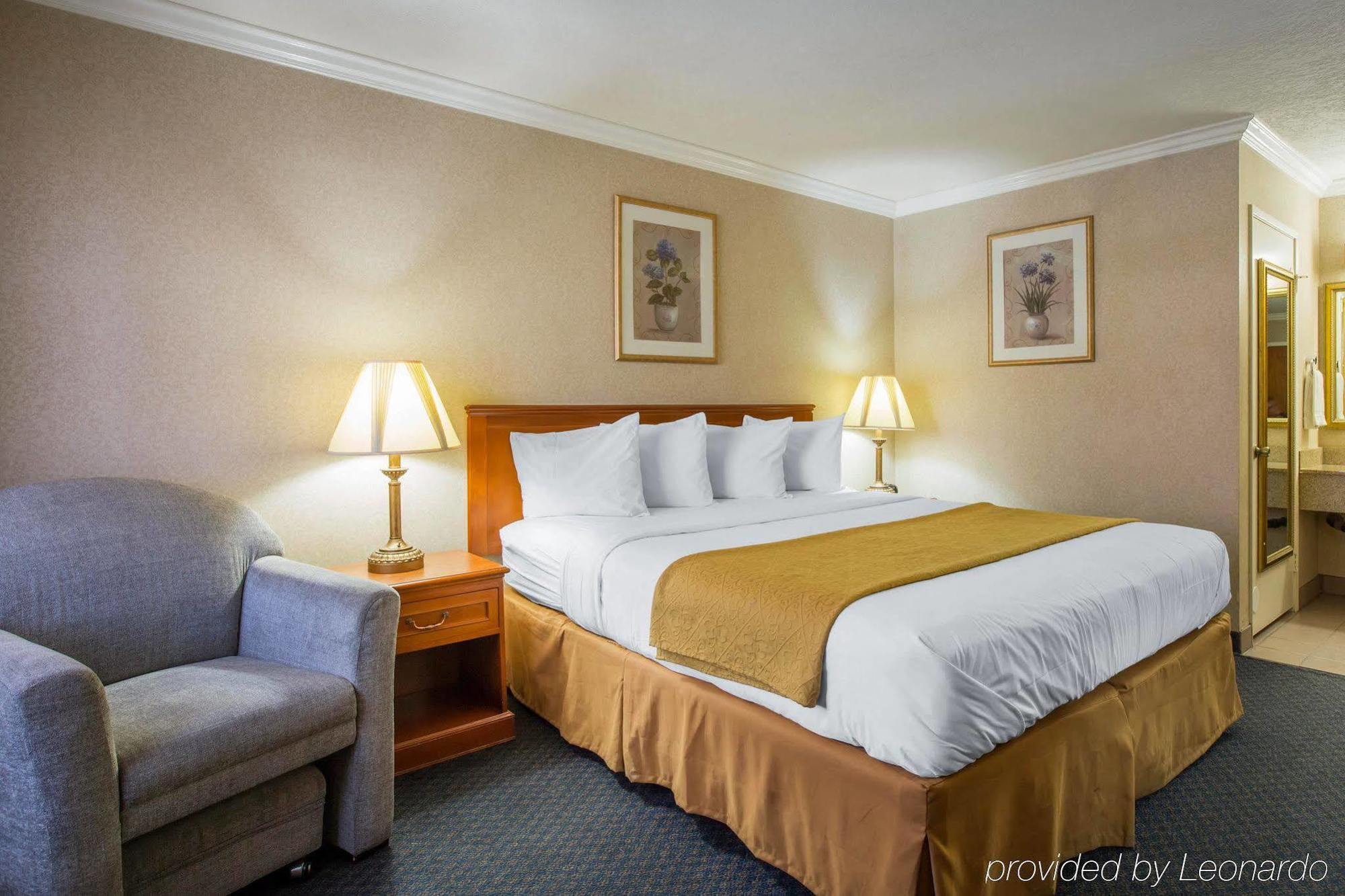 Inn Quality Near Hollywood Walk Of Fame
