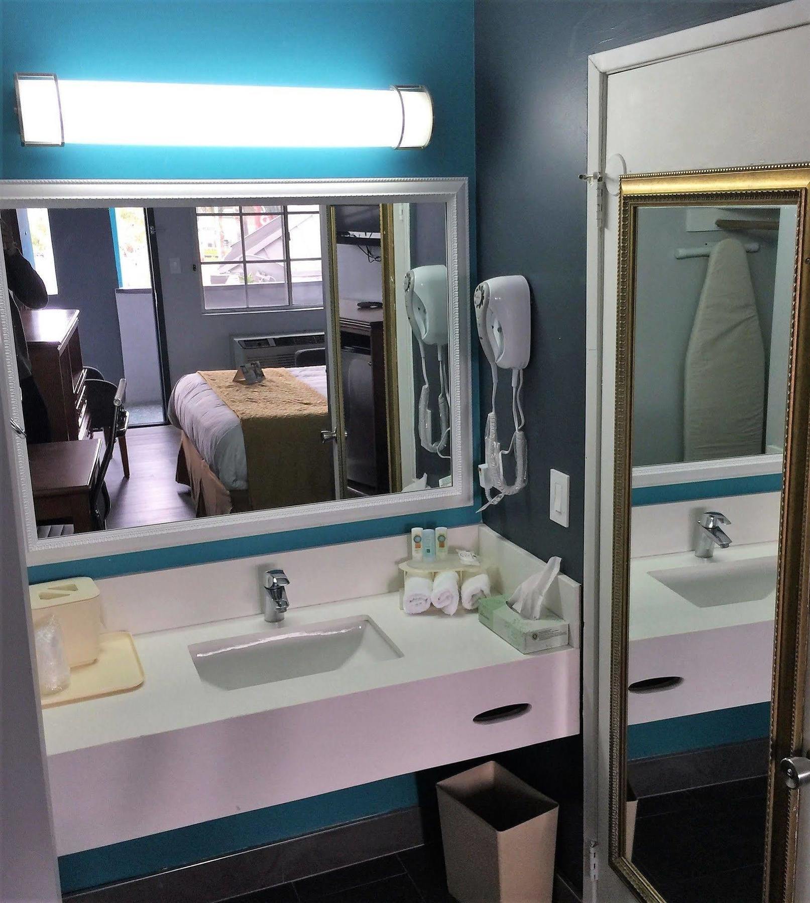 Quality Near Hollywood Walk Of Fame Inn 2*