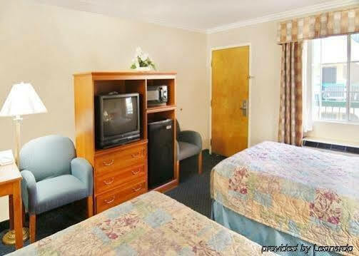 Quality Near Hollywood Walk Of Fame Inn 2*