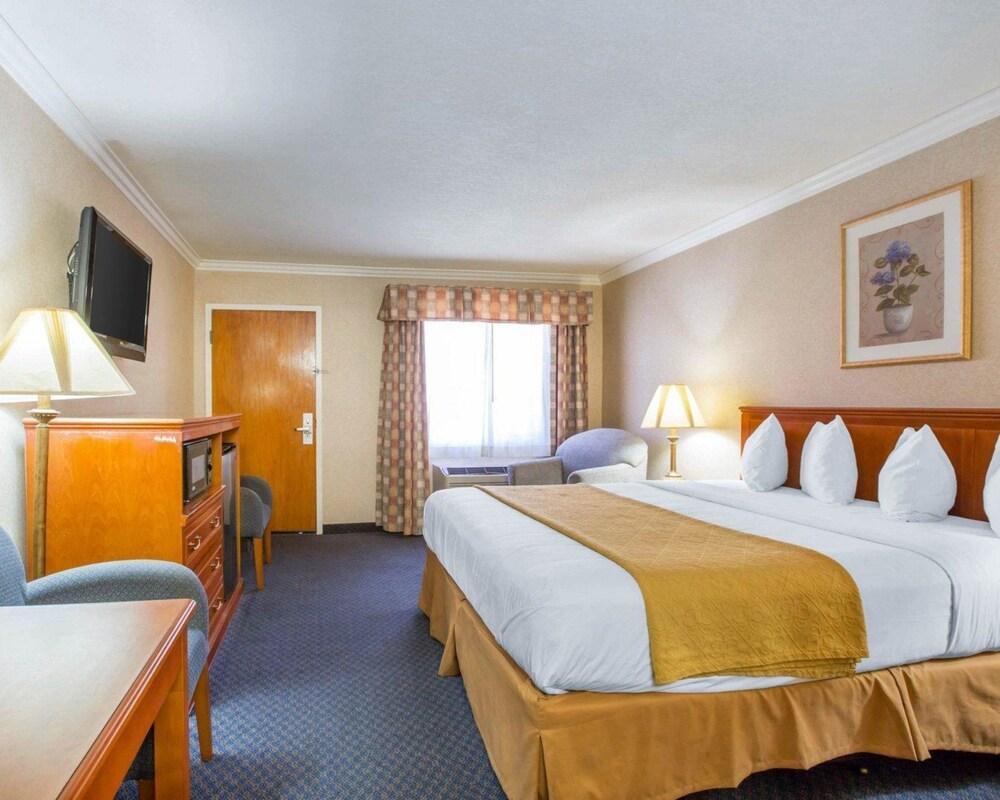 Inn Quality Near Hollywood Walk Of Fame